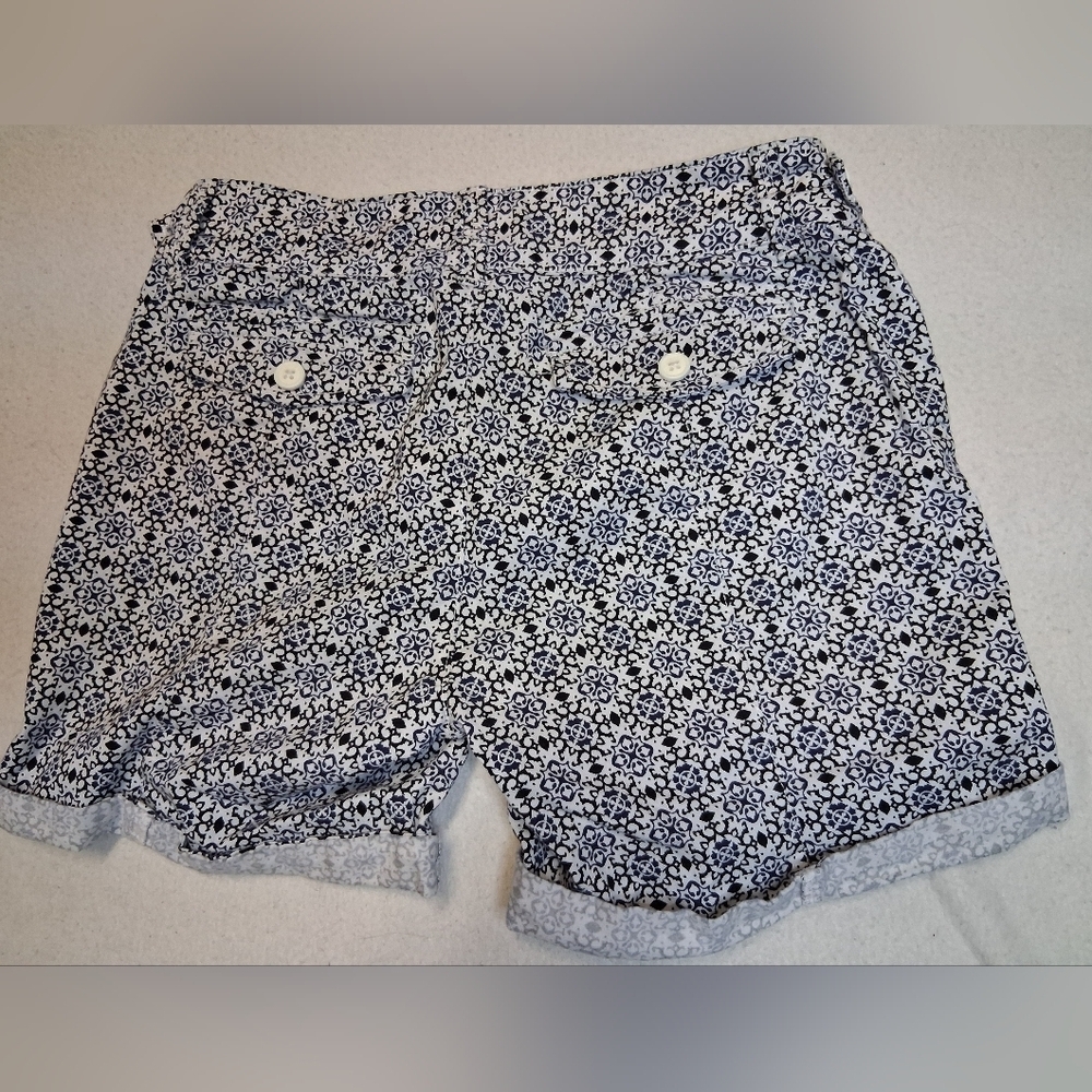 4/20$ ➡️ Ricki's Navy and White Patterned Shorts - Picture 2 of 3